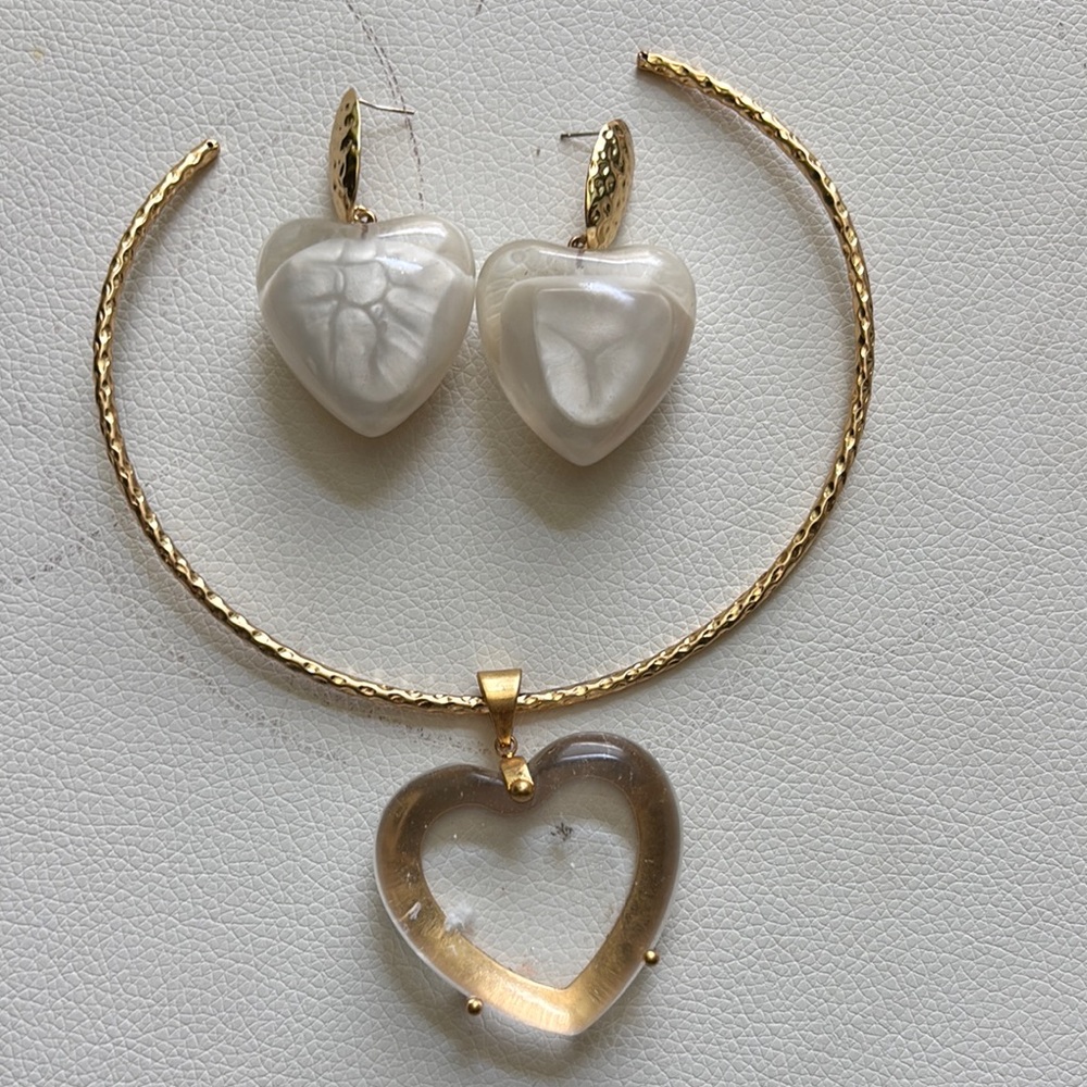 Goossen Gold and Cream Heart Jewelry Set